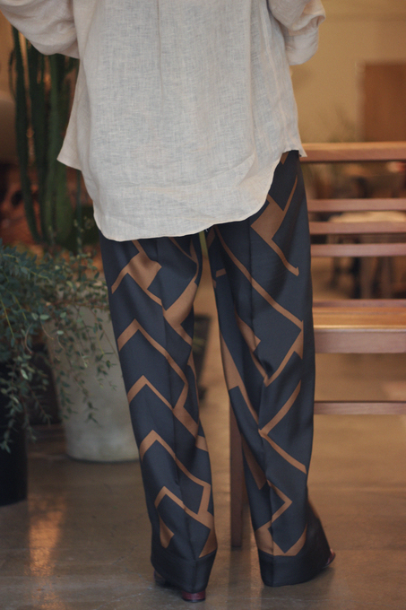 FUMIKA_UCHIDA/GEOMETRY PRINT EAZY SLACKS - パンツ