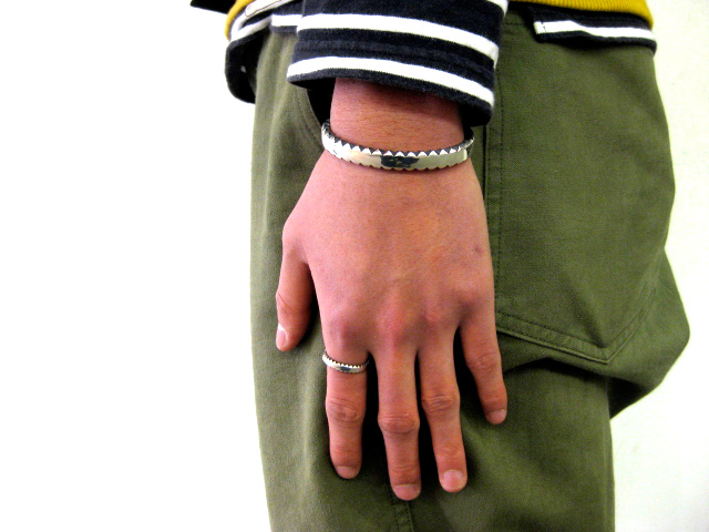 nonnative W STUDS BANGLE 925 SILVER END-