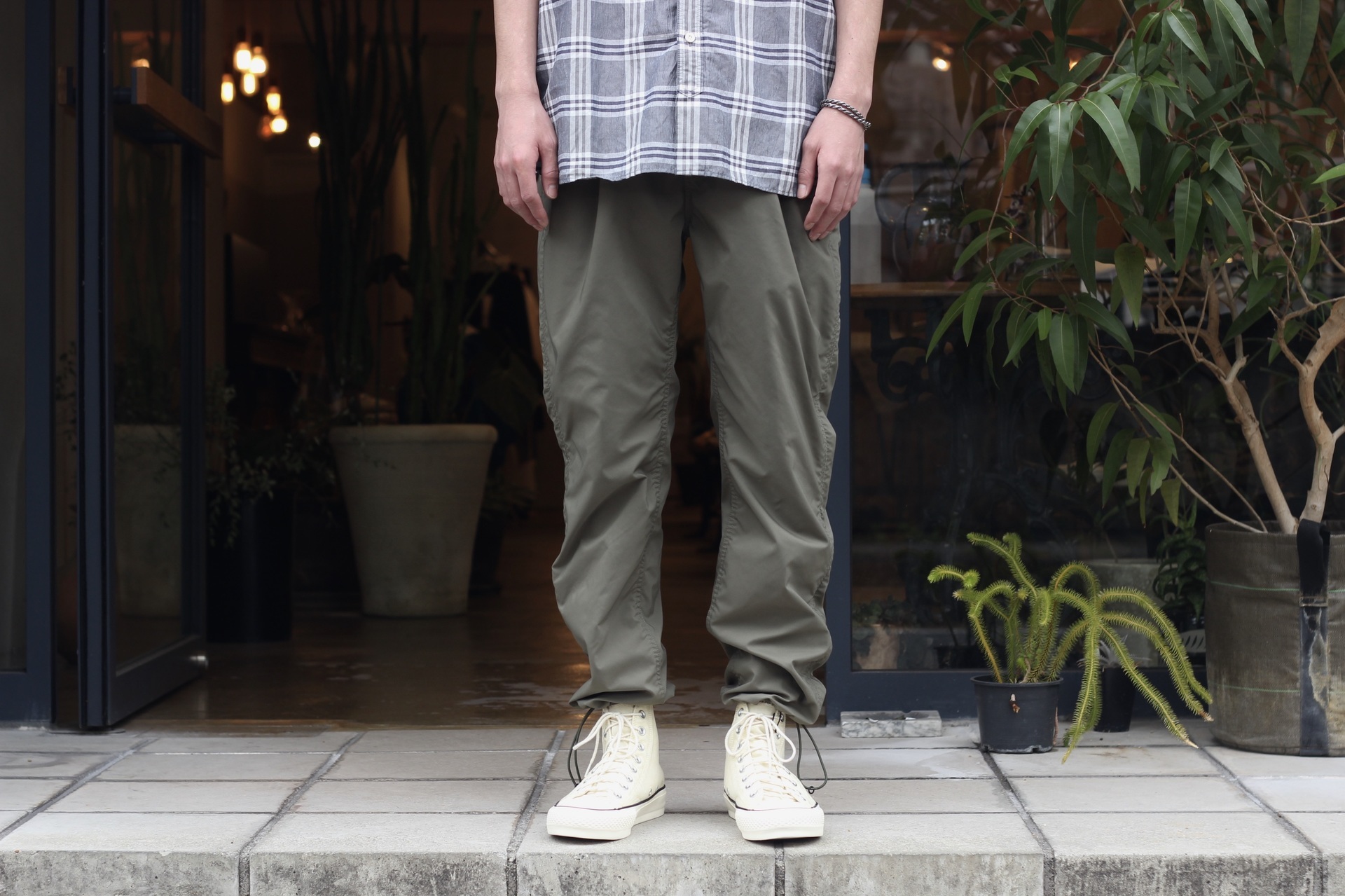 NONNATIVE OFFICER EASY PANTS POLY TWILL - ワークパンツ