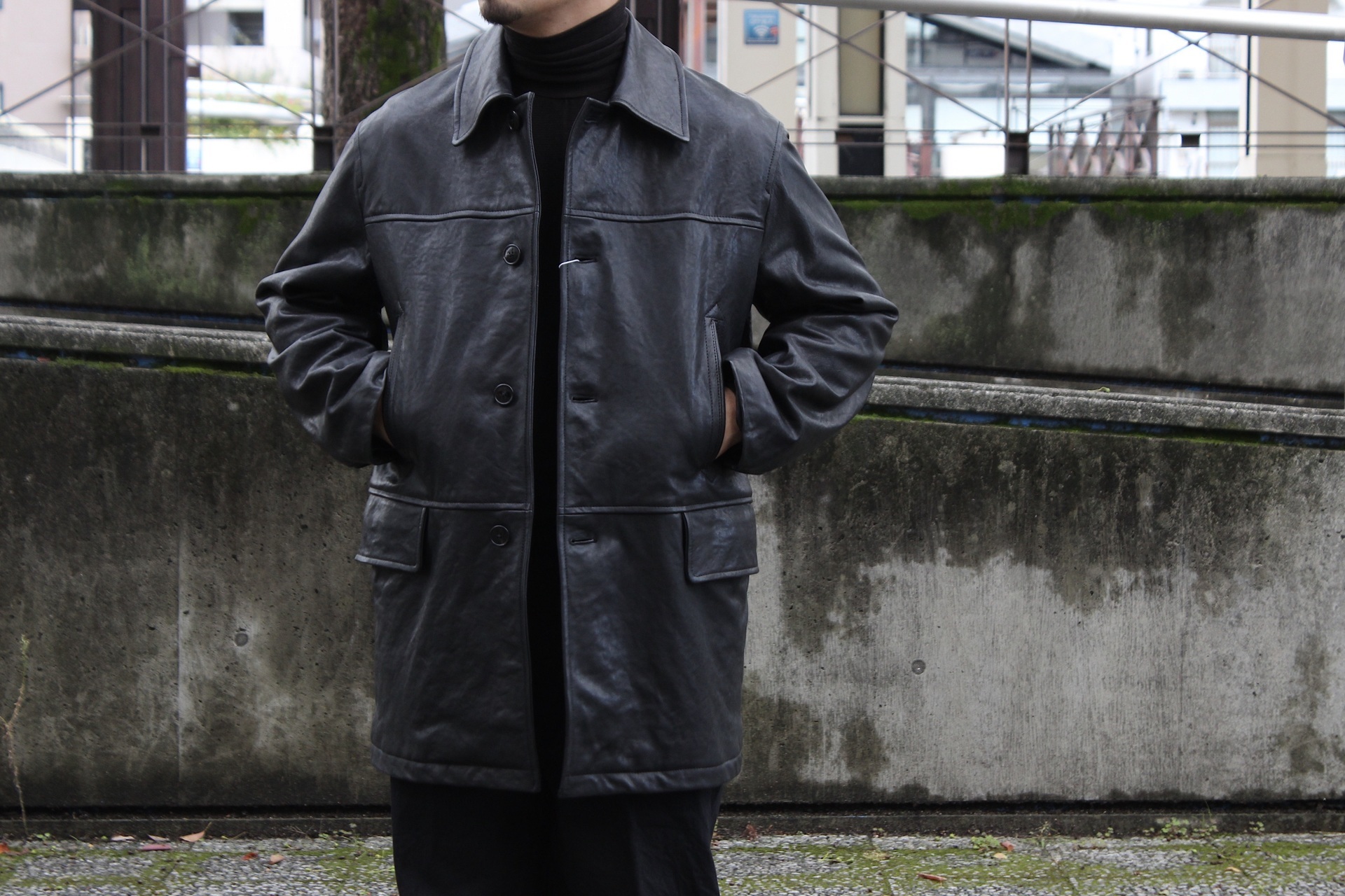 comoli ラムレザーコート　22aw22AWのコートです