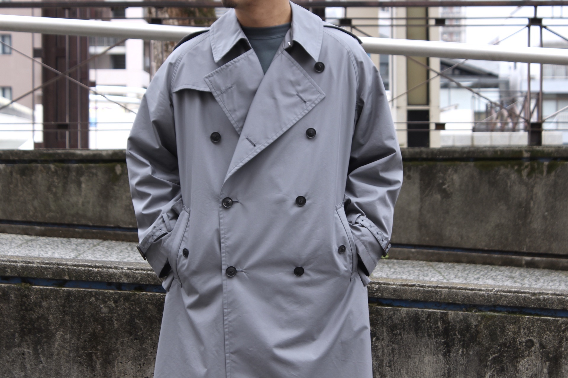 人気得価 COMOLI - AURALEE FINX POLYESTER BIG TRENCH COATの通販 by