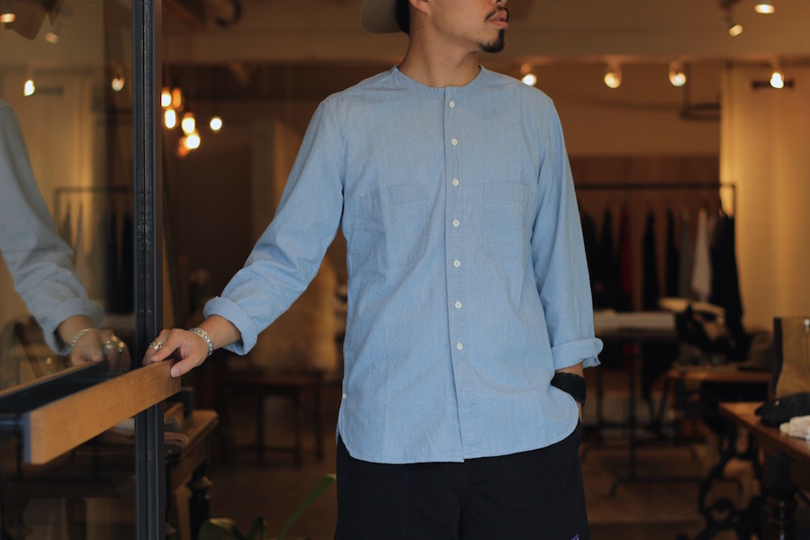 nonnative - TRAVELER SHIRT COTTON CHAMBRAY: VIOLA STELLA